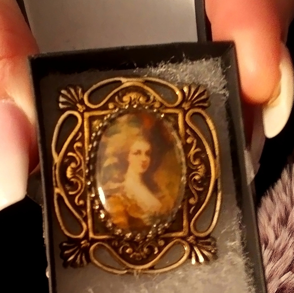 Yellow gold antique hand painted brooch